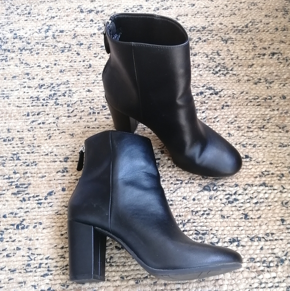 Christian Siriano Black Heeled Boots, size 7.5 - Picture 4 of 9